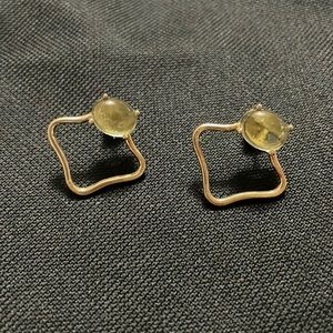 Maviada gold earrings with yellow stone